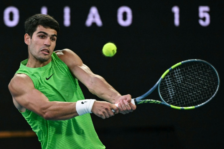 L'Espagnol Carlos Alcaraz pendant son duel face à l'Allemand Alexander Zverev en demi-finale de l'Open d'Australie, le 30 janvier 2026 à Melbourne ( AFP / WILLIAM WEST )