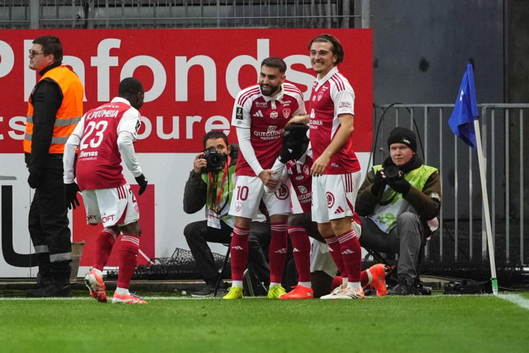 Brest fait plier Metz au finish, Awaziem marque dans deux camps avec Nantes