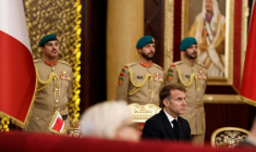 Le président français Emmanuel Macron assiste à une cérémonie de signature d'accord avec le roi de Bahreïn près de Zallaq, le 20 octobre 2026 ( POOL / Benoit Tessier )
