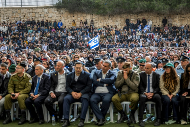 Une foule réunie pour les funérailles de Ran Gvili, le 28 janvier 2026 à Meitar, dans le sud d'Israël ( POOL / Chaim Goldberg )