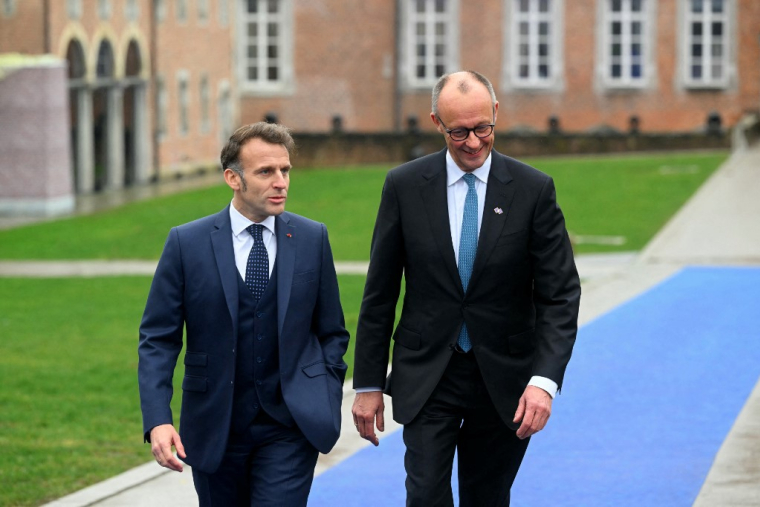 Le président français Emmanuel Macron et le chancelier allemand Friedrich Merz au château d'Alden Biesen, en Belgique, le 12 février 2026. ( AFP / NICOLAS TUCAT )