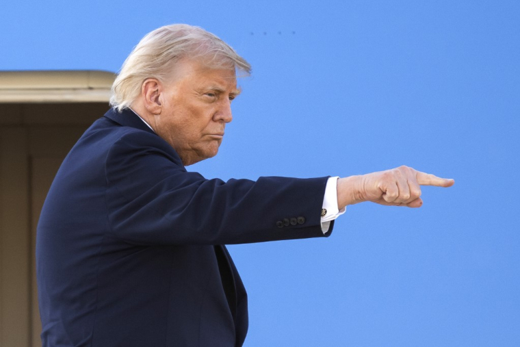 Donald Trump, à l'aéroport de Genève, le 17 juin 2026 ( POOL / MARTIAL TREZZINI )