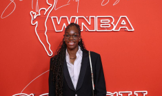 Dominique Malonga sur le tapis orange avant le 2025 WNBA Draft