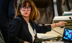 a présidente de la Métropole de Lyon, Véronique Sarselli (LR), le 26 mars 2026 à Lyon ( AFP / OLIVIER CHASSIGNOLE )