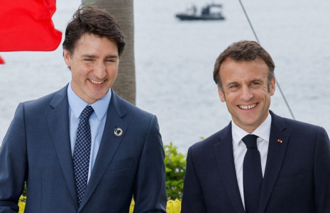 Le Premier ministre canadien Justin Trudeau et le président français Emmanuel Macron lors du sommet du G7 à Hiroshima
