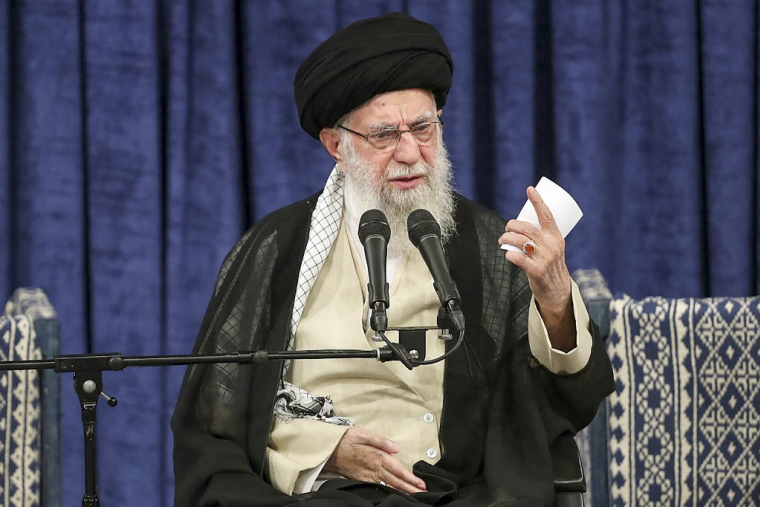 L'ayatollah Ali Khamenei a menacé Israël d'un "châtiment sévère" ( KHAMENEI.IR / - )