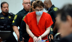 Nikolas Cruz, qui avait abattu 17 personnes en 2018 dans un lycée de Parkland, en Floride, lors de l'audience dans le cadre de son procès au Broward County Courthouse