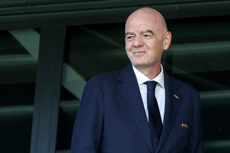 Un porte-parole de la FIFA confirme la candidature d'Infantino à la présidence
