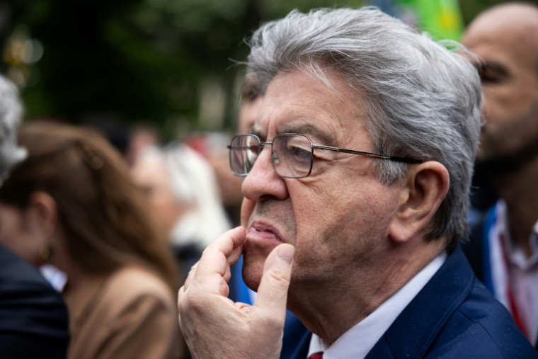 Le fondateur du parti de gauche La France Insoumise (LFI), Jean-Luc Mélenchon, participe à une mobilisation citoyenne organisée place des Invalides, à Paris, le 27 mai 2025 ( AFP / Leo VIGNAL )