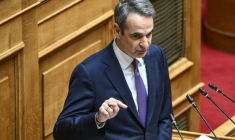 Le Premier ministre grec Kyriakos Mitsotakis au Parlement, le 2 avril 2025 à Athènes ( AFP / Angelos TZORTZINIS )