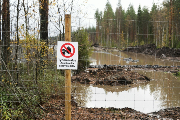 Un panneau interdit l'accès au site où Google prévoit de construire un nouveau centre de données, le 29 septembre 2026 à Muhos, dans le nord de la Finlande  ( AFP / Alessandro RAMPAZZO )