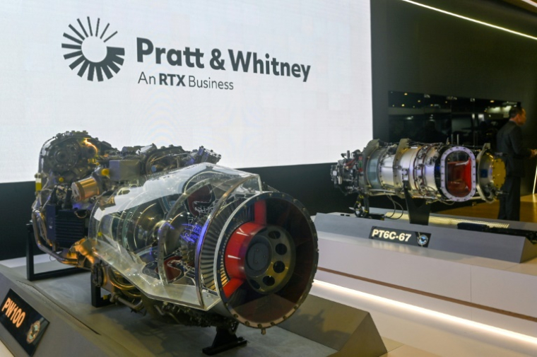 Pratt & Whitney présente des moteurs au salon aérien à Singapour, le 21 février 2024 ( AFP / Roslan RAHMAN )