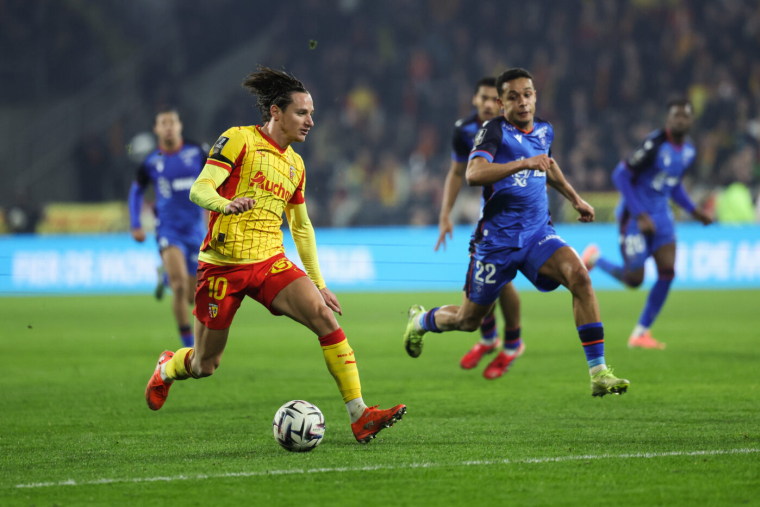 Difficile tombeur d'Auxerre, Lens repasse leader