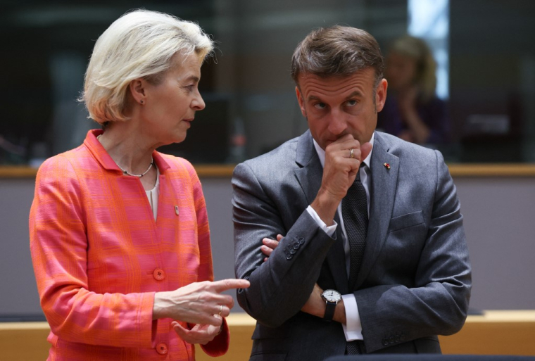 Ursula von der Leyen et Emmanuel Macron, en juin 2024, à Bruxelles ( POOL / OLIVIER HOSLET )