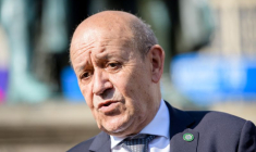 L'ARRIVÉE DE MERCENAIRES RUSSES AU MALI SERAIT INCOMPATIBLE AVEC LA PRÉSENCE FRANÇAISE , DIT LE DRIAN