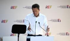 Geoffroy Roux de Bezieux, le 29 août 2022, à Paris ( AFP / ERIC PIERMONT )