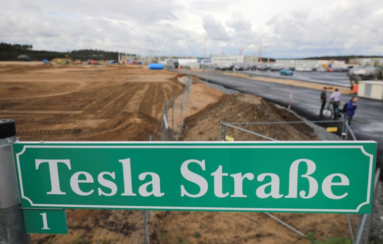 L'HIBERNATION DES SERPENTS FORCE TESLA À SUSPENDRE LA CONSTRUCTION DE SON USINE ALLEMANDE