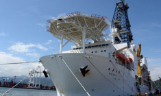 Le Chikyu, navire de forage scientifique en grande profondeur, au port de Shimizu, dans la préfecture de Shizuoka, le 11 septembre 2013 au Japon ( AFP / TOSHIFUMI KITAMURA )
