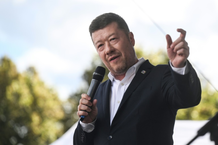 Le candidat d'extrême droite Tomio Okamura en campagne pour les législatives tchèques à Kladno le 3 septembre 2025 ( AFP / Michal Cizek )
