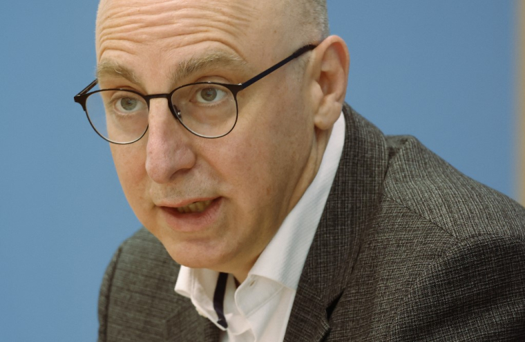 Sinan Selen, président du renseignement intérieur allemand, le 18 septembre 2025, à Berlin ( AFP / ODD ANDERSEN )