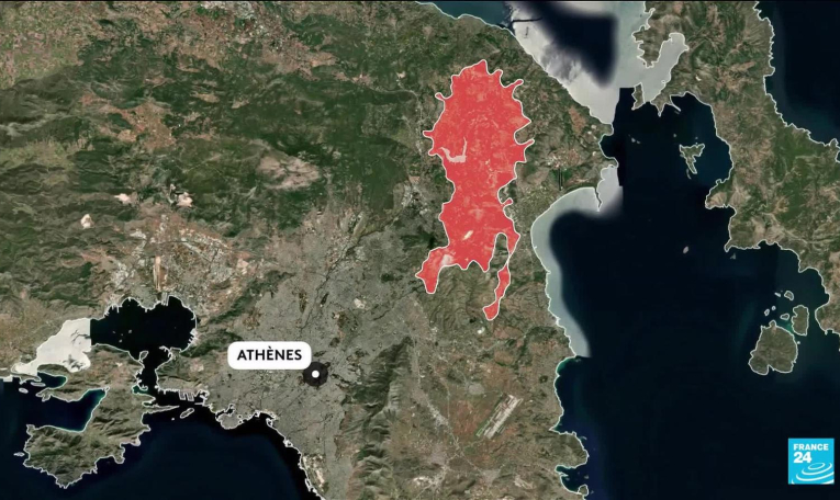 Grèce : des habitants tentent de sauver leurs maisons des flammes