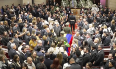 Colombie: veillée funéraire au Congrès pour Miguel Uribe, candidat à la présidence assassiné