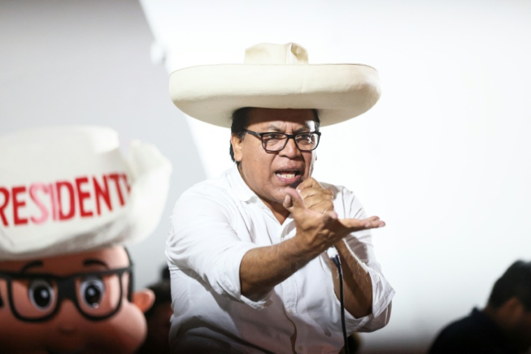 Le candidat à la présidence du Pérou Roberto Sanchez s'adresse à ses partisans lors d'un meeting de campagne à Lima, le 24 mai 2026 ( AFP / Connie FRANCE )
