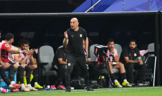 Un sélectionneur et un joueur de la Coupe du monde suspendus trois mois plus tard pour avoir critiqué l’arbitrage