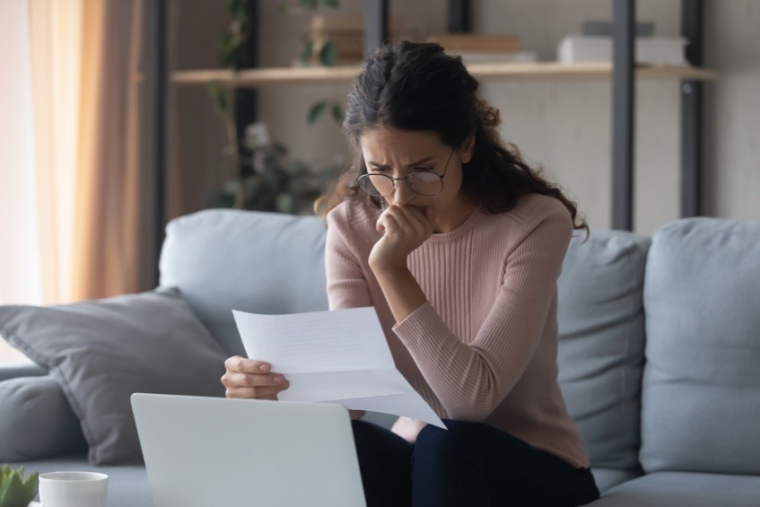 En cas d’acceptation pure et simple de la succession, l’héritier reçoit sa part de l’héritage et paye les éventuelles dettes du défunt (Crédit photo: 123RF)