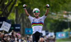 Tadej Pogacar, sacré champion d'Europe, à Valence (Drôme), le 5 octobre 2025 ( AFP / JEFF PACHOUD )