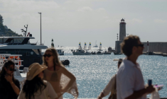Des bateaux de pêcheurs en colère bloquent le port de Nice, le 17 septembre 2026 ( AFP / Frederic DIDES )