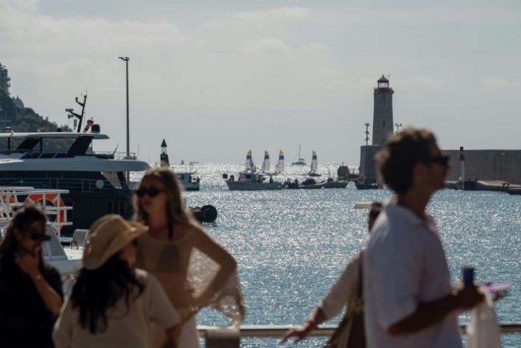 Des bateaux de pêcheurs en colère bloquent le port de Nice, le 17 septembre 2026 ( AFP / Frederic DIDES )