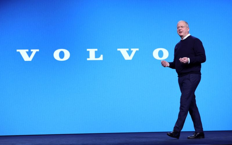 Martin Lundstedt, président et directeur général du groupe Volvo, s'exprime lors d'une présentation de Volvo au CES 2025 à Las Vegas