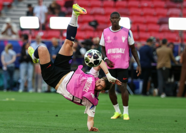 L'une des stars du PSG Khvicha Kvaratskhelia à l'entraînement à la veille de la finale de Ligue des champions contre Arsenal, le 30 mai 2026 à Budapest ( AFP / FRANCK FIFE )