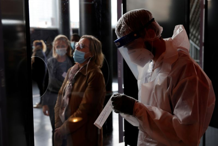 CORONAVIRUS: PLUS DE 30.000 NOUVEAUX CAS EN FRANCE, UNE PREMIÈRE