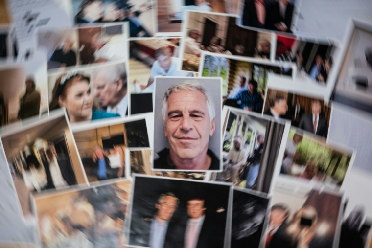 Des photos non datées fournies par le département de la Justice des États-Unis, le 30 janvier 2026, dans le cadre des dossiers Jeffrey Epstein ( AFP / Martin BUREAU )