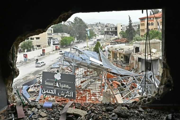 Dans la ville de Nabatiyé dans le sud du Liban, le 18 avril 2026, les immeubles effondrés et les commerces éventrés se succèdent  ( AFP / FADEL itani )