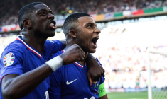 Deschamps évoque l'association entre Mbappé et Dembélé