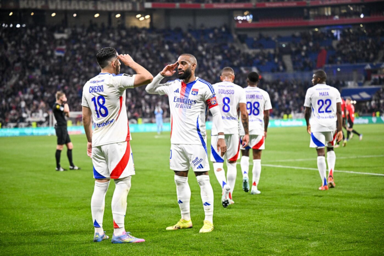 Alexandre Lacazette et Rayan Cherki décorés de l’Ordre national du mérite à Lyon