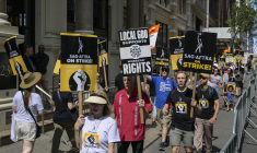 Grève des acteurs, à New York le 2 août 2023. ( AFP / ANGELA WEISS )