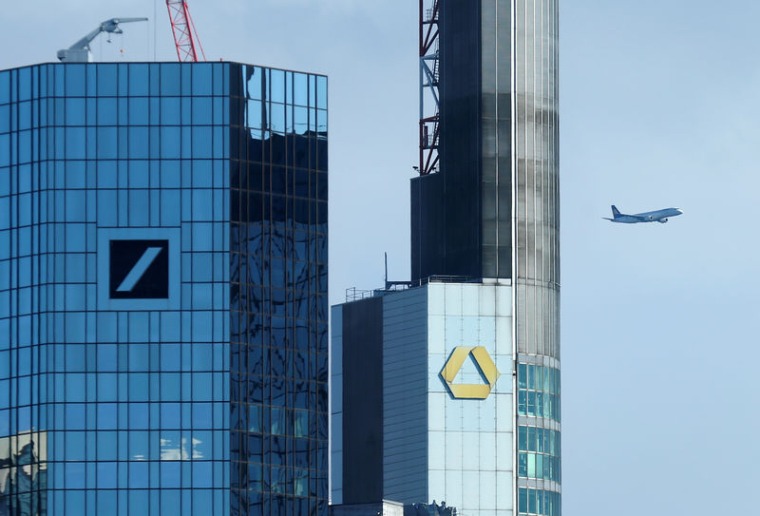 DEUTSCHE BANK ET COMMERZBANK RENONCENT À ENVISAGER UNE FUSION