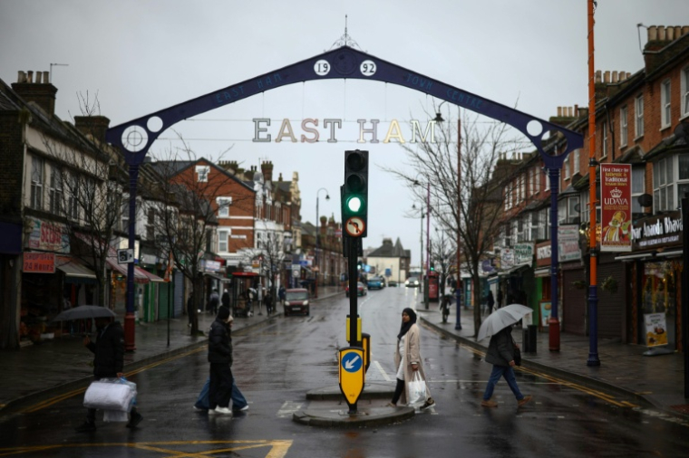 La rue principale d'East Ham, dans l'est de Londres, le 13 janvier 2026 ( AFP / HENRY NICHOLLS )