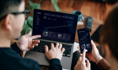 L’essor de l’IA ouvre de nouvelles perspectives d’investissement, en particulier dans les entreprises pionnières du secteur. Les ETF (Exchange Traded Funds) ou «trackers» offrent une solution intéressante pour les investisseurs souhaitant s’exposer à cette révolution technologique.