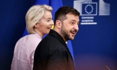 Le président ukrainien Volodymyr Zelensky et la présidente de la Commission européenne Ursula von der Leyen à Bruxelles, le 17 août 2025 ( AFP / Simon Wohlfahrt )