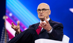 Andrew Puzder, chercheur invité principal à la Heritage Foundation, s'exprime lors de la Conférence d'action politique conservatrice (CPAC) au Gaylord National Convention Center à National Harbor, Maryland