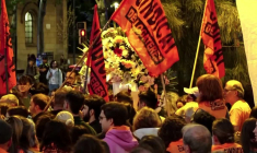 Des milliers de manifestants défilent pour le droit au logement à Barcelone