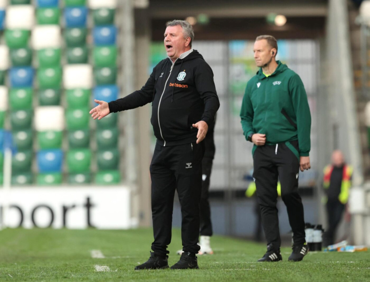 Lituanie : ils demandent le départ de leur coach en lançant des valises