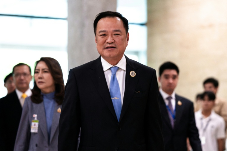 Anutin Charnvirakul à son arrivée au Parlement thaïlandais le 5 septembre 2025 à Bangkok, quelques heures avant d'être désigné nouveau Premier ministre ( AFP / Chanakarn Laosarakham )