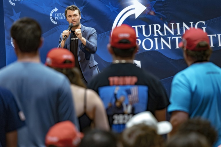 Charlie Kirk, le fondateur du mouvement de jeunes conservateurs Turning Point USA, lors d'un rassemblement à Tucson, en Arizona le 17 octobre 2024 ( AFP / Olivier Touron )
