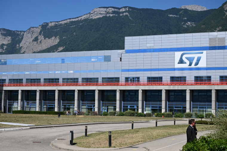 Un site de STMicroelectronics, à Crolles, en 2022 ( POOL / JEAN-PHILIPPE KSIAZEK )